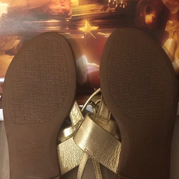 Kate Spade Gold Carolina Thong Sandal sz 8.5 EUC - Picture 4 of 12